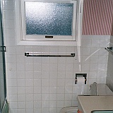 GUT BATHROOM.